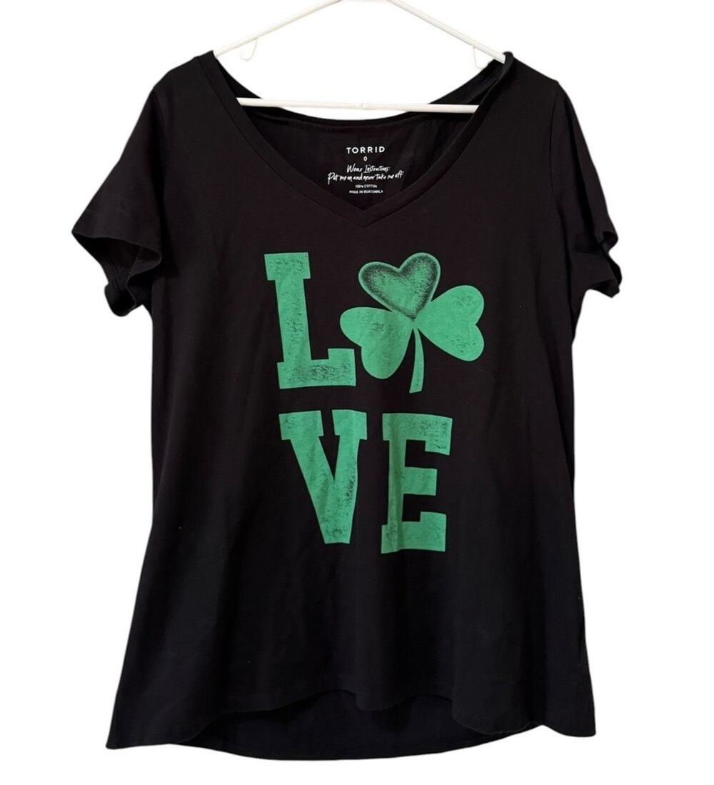 Torrid Women Size 0 Cotton Short Sleeve T Shirt Four Leaf Clover Love V Neck